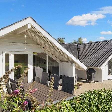 8 Person Holiday Home In Hejls Buitenkant foto