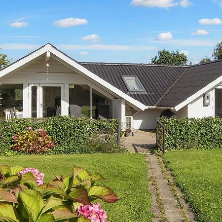 8 Person Holiday Home In Hejls Buitenkant foto
